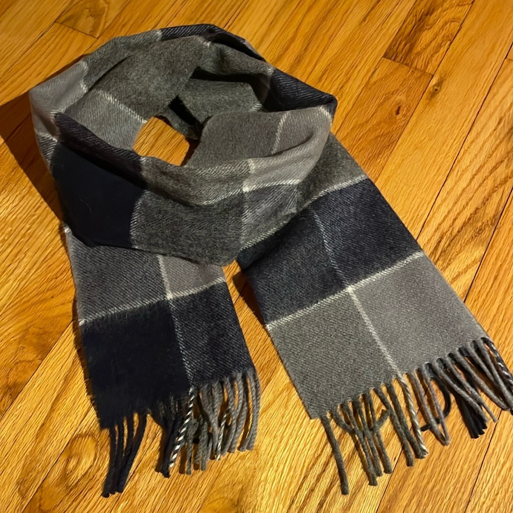 Lochcarron of Scotland 100% Lambswool Navy & Gray‎ Check Scarf Brand New